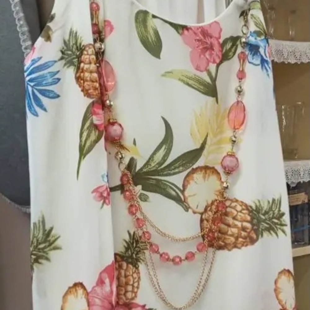 Floral Pineapple Print Top with Necklace
